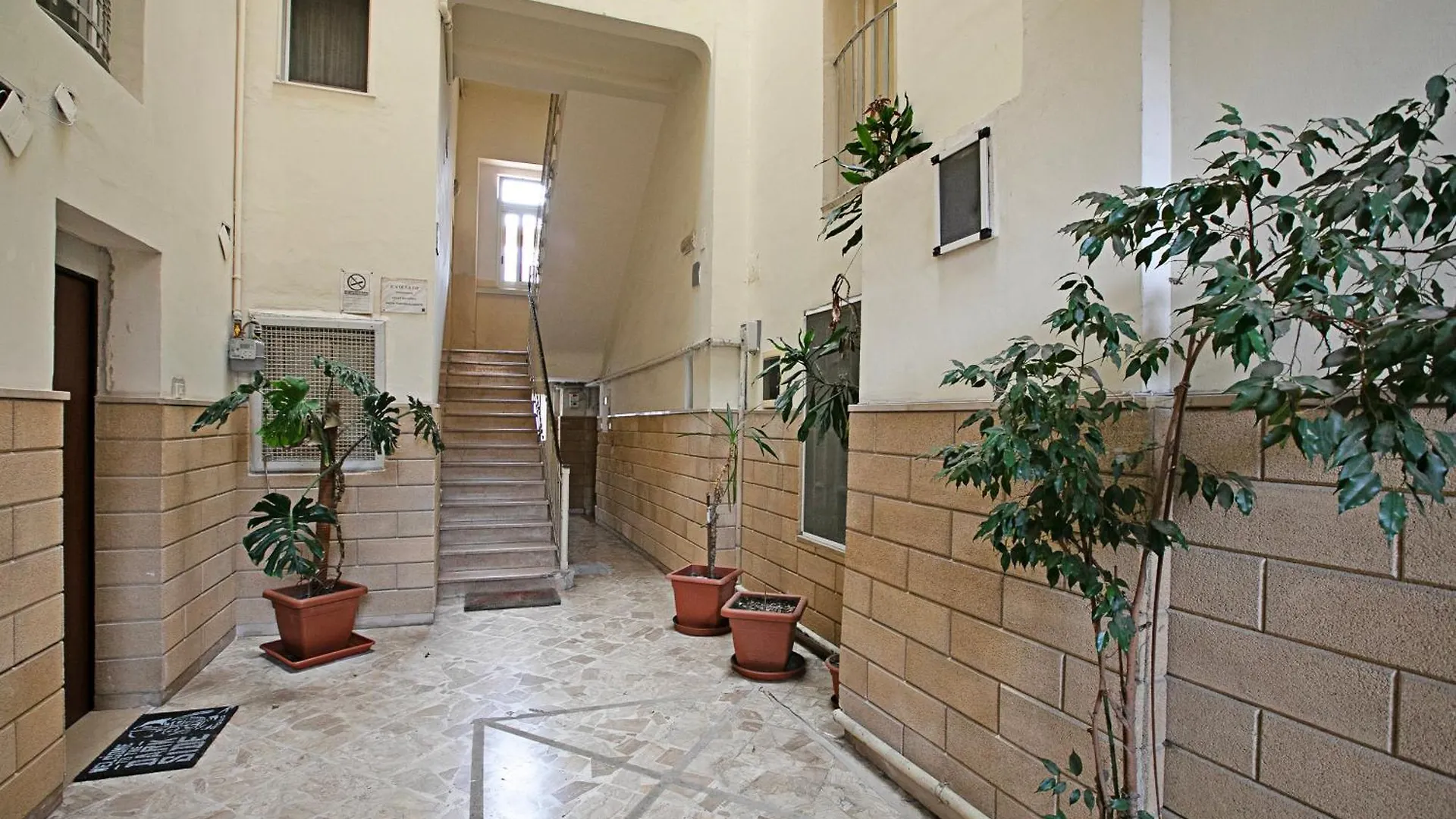 Nitti Apartment In The Centre Of Bari - Happy Rentals Italy